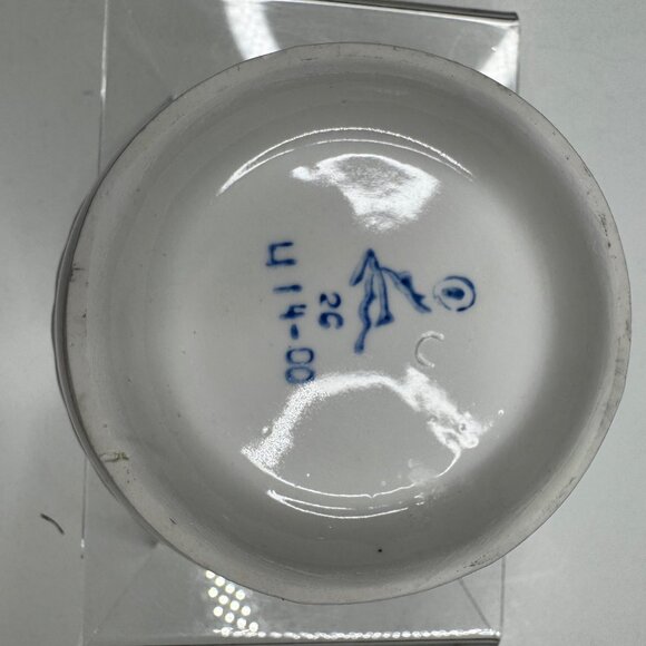 Porcelain Lidded Sugar Bowl White with Gold Trim & Matching Ladle Vintage - Picture 2 of 16